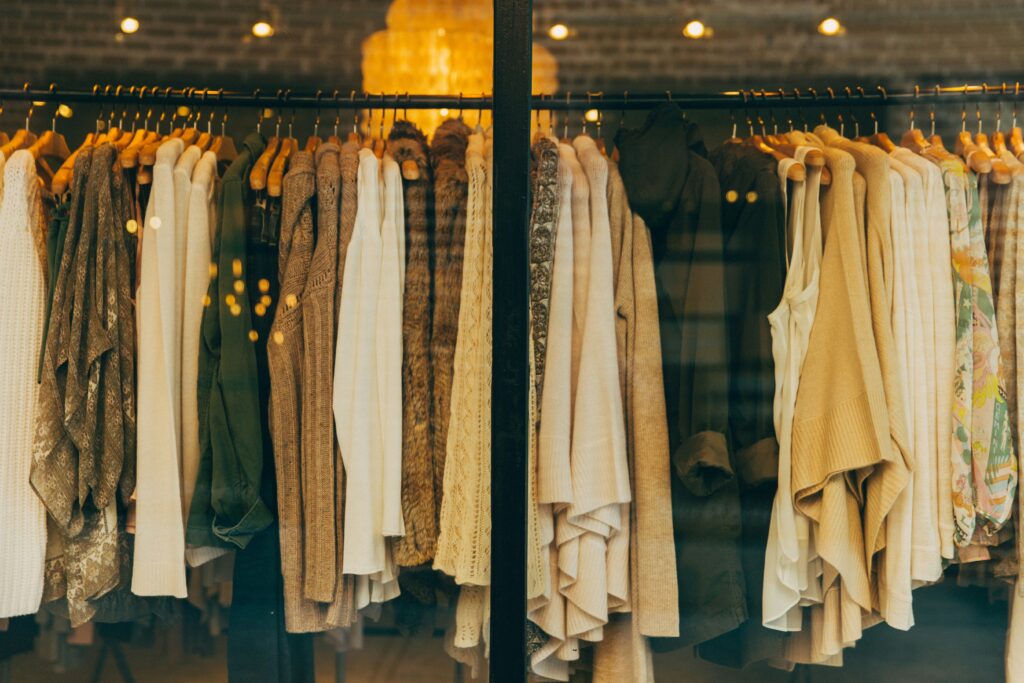 The Ultimate Guide to Finding a Clothing Brand Manufacturer for Your Fashion Business-1