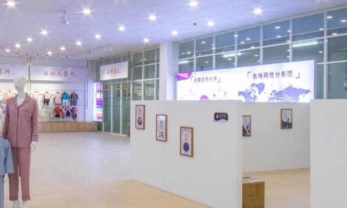 Budget-Friendly Strategies for Working with High Quality Clothing Manufacturers-1 clothing supplier2