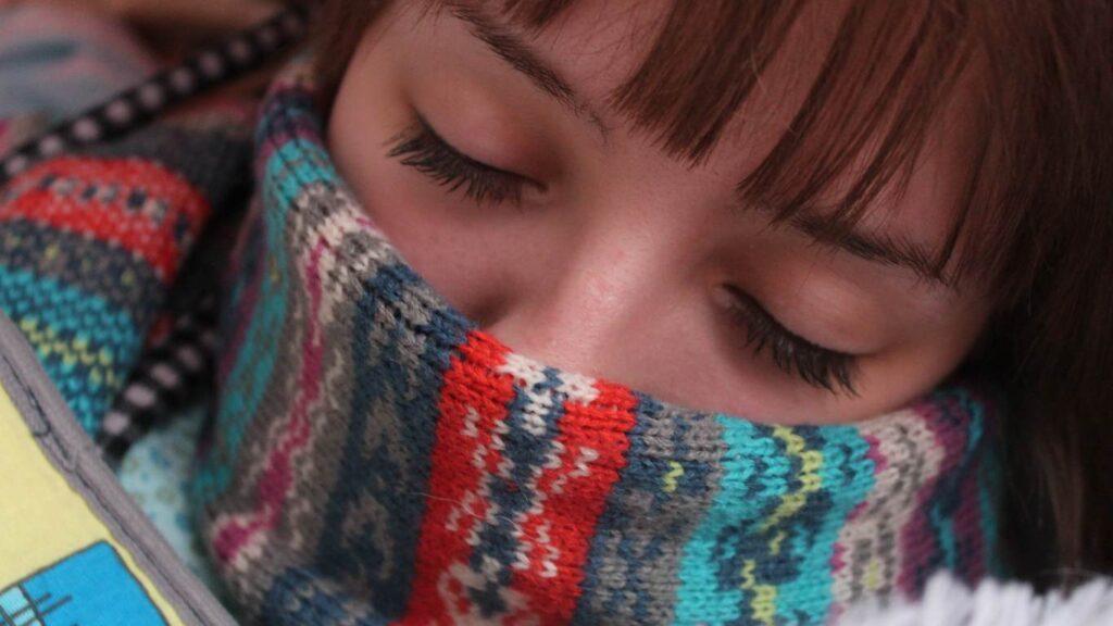 Thermal underwear, also known as thermal innerwear or thermal undergarments, plays a crucial role in keeping the body warm during cold weather conditions.